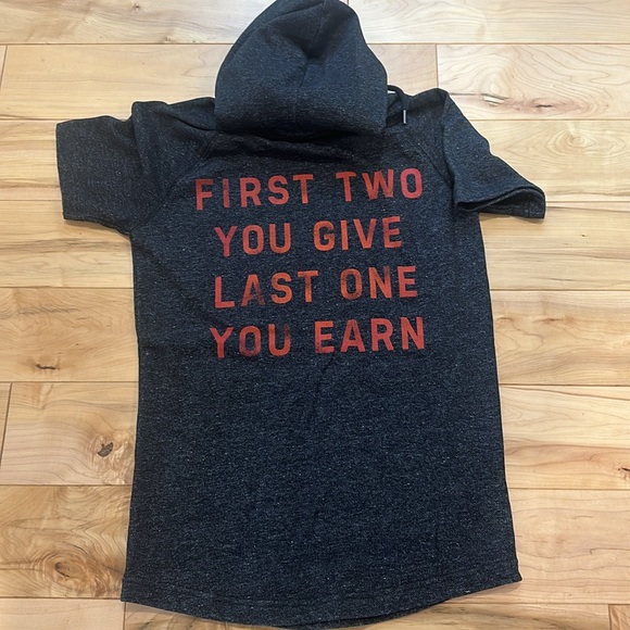 Under Armour men’s Small tshirt sweatshirt hoodie. - Picture 3 of 3